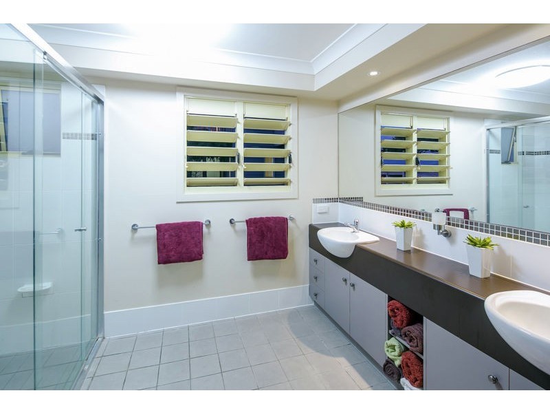 92 KINGSLEY TERRACE, Manly QLD 4179