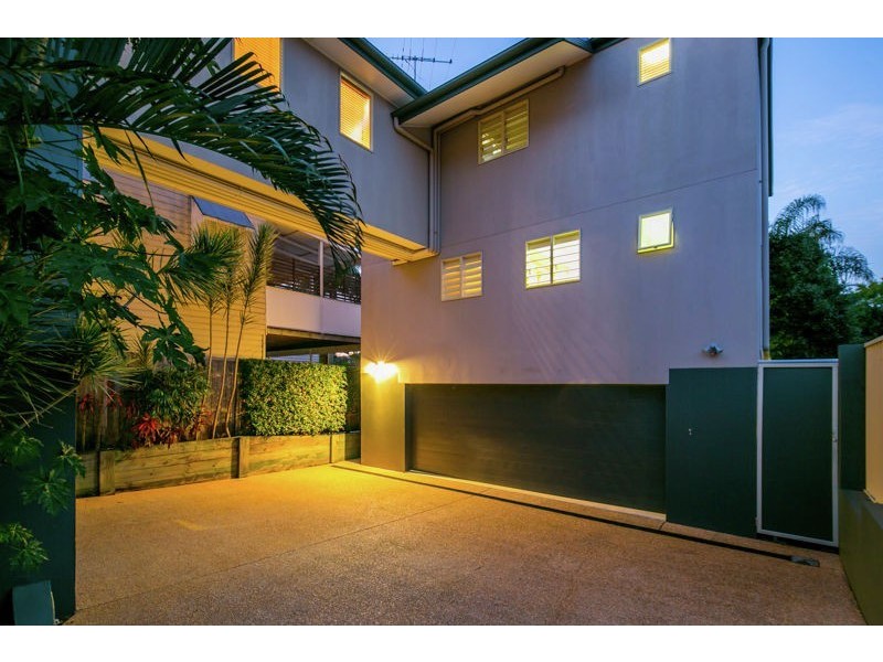 92 KINGSLEY TERRACE, Manly QLD 4179