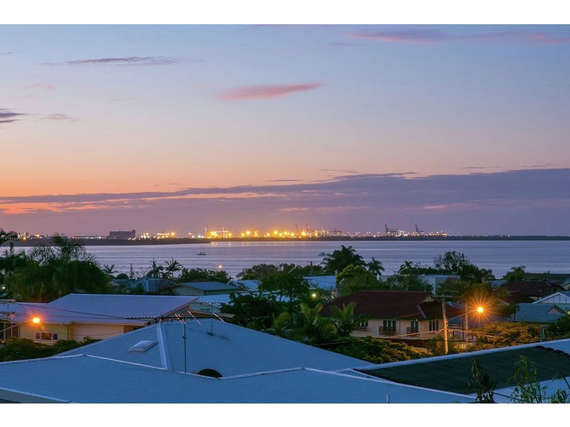92 KINGSLEY TERRACE, Manly QLD 4179
