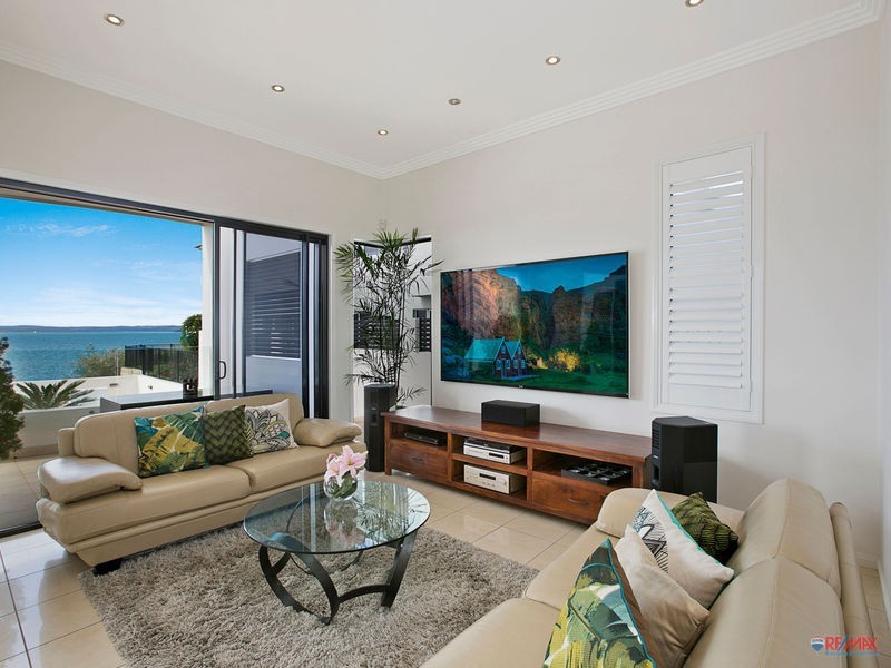 37 Esplanade, Redland Bay QLD 4165