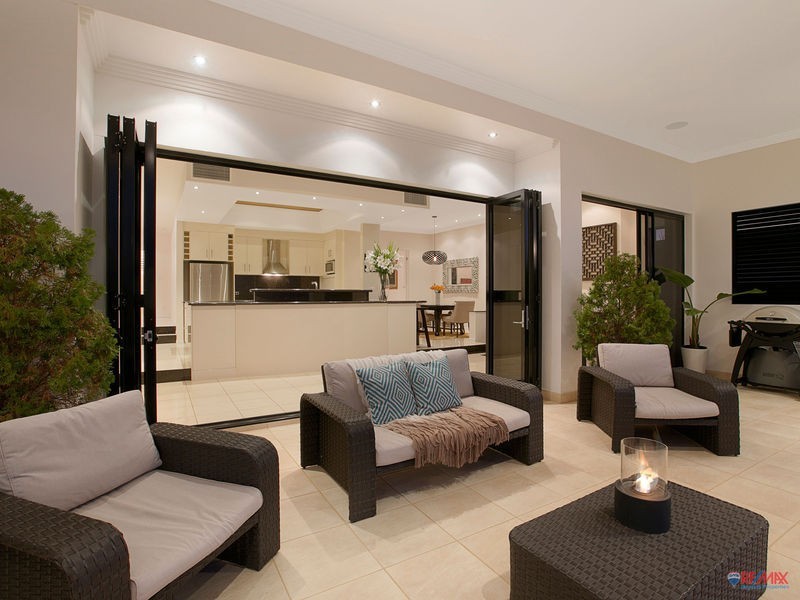 37 Esplanade, Redland Bay QLD 4165