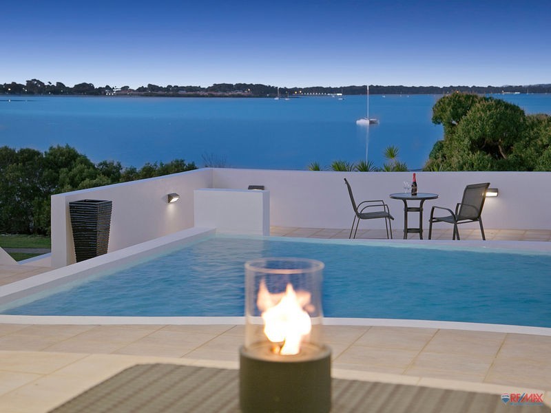 37 Esplanade, Redland Bay QLD 4165