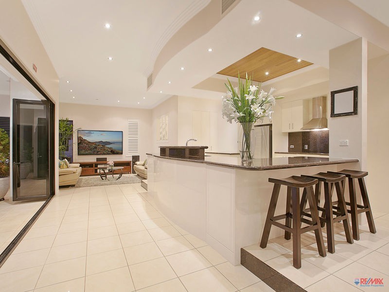 37 Esplanade, Redland Bay QLD 4165