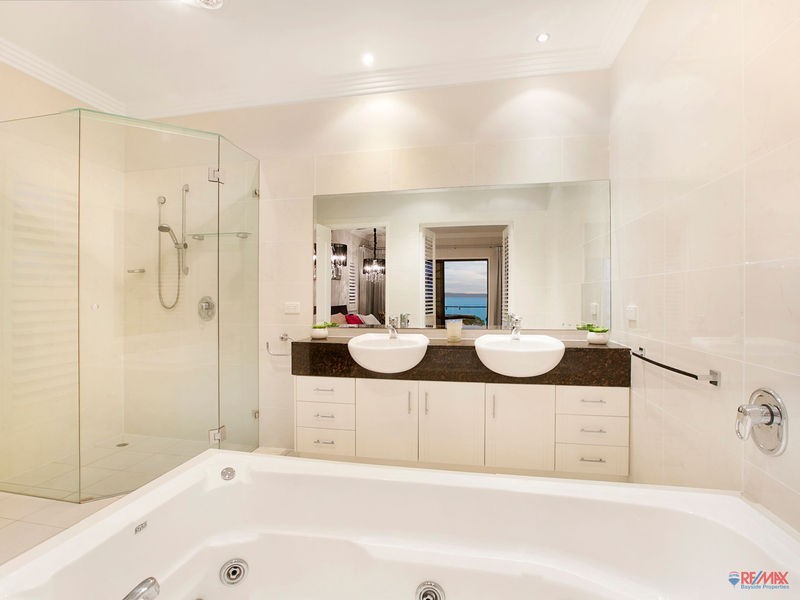 37 Esplanade, Redland Bay QLD 4165