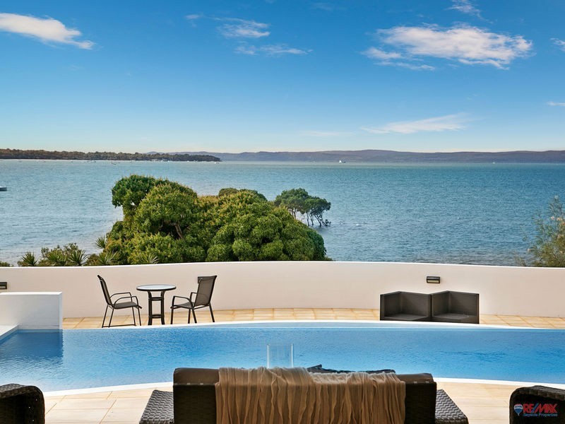 37 Esplanade, Redland Bay QLD 4165