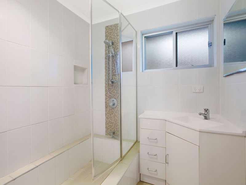 30 Rossinton Street, Birkdale QLD 4159