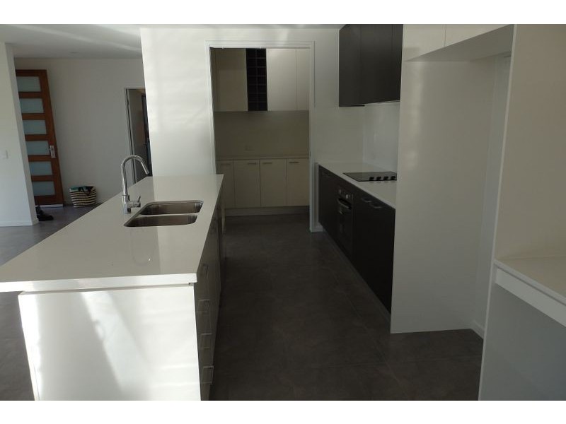 33 Girraween Crescent, Capalaba QLD 4157