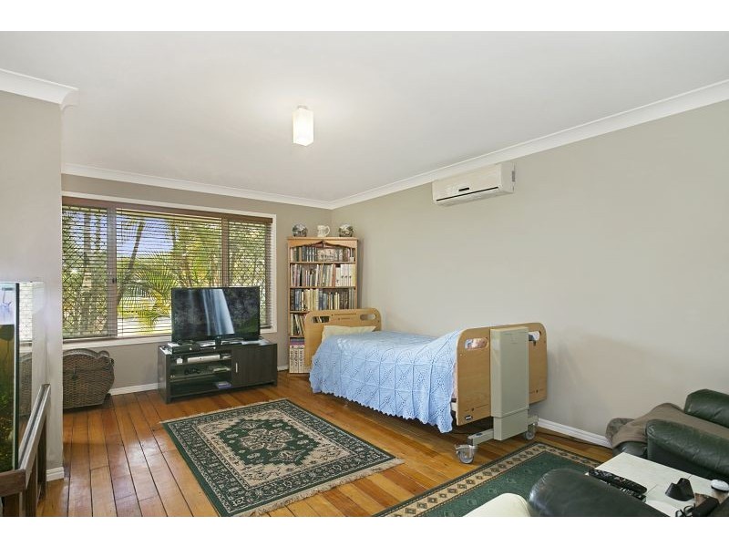 4 Sunningdale Drive, Redland Bay QLD 4165