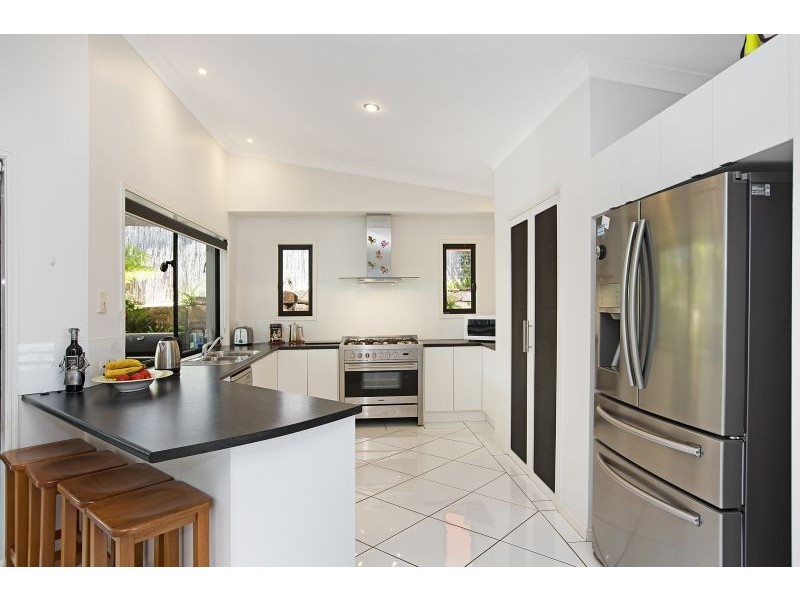 11 Ebony Crescent, Redland Bay QLD 4165
