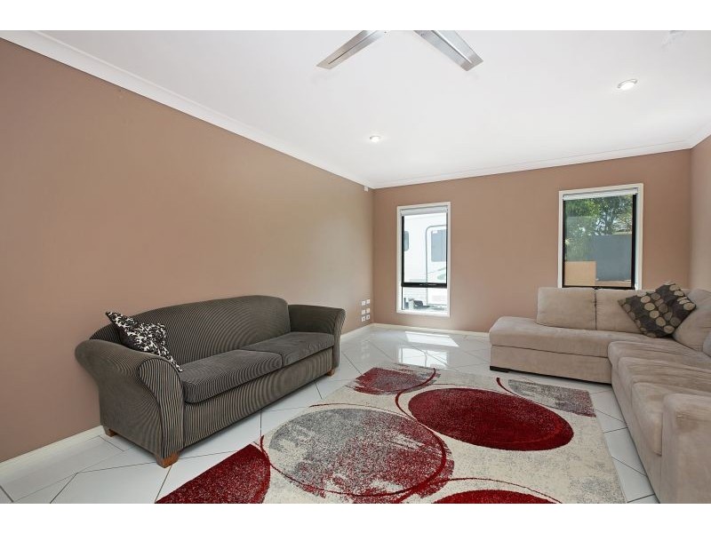 11 Ebony Crescent, Redland Bay QLD 4165