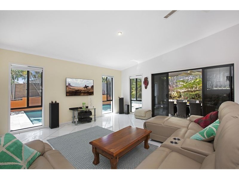11 Ebony Crescent, Redland Bay QLD 4165