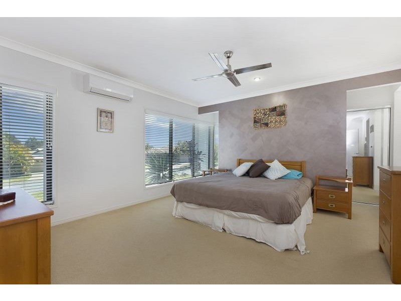 11 Ebony Crescent, Redland Bay QLD 4165