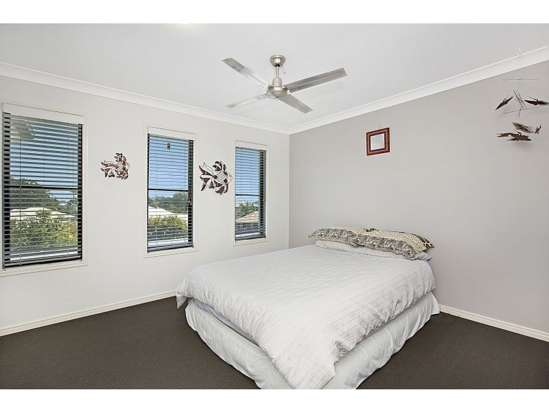 11 Ebony Crescent, Redland Bay QLD 4165