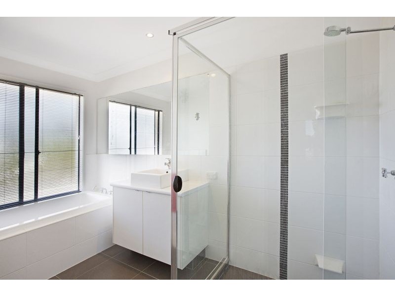 11 Ebony Crescent, Redland Bay QLD 4165