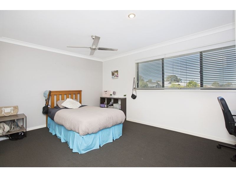 11 Ebony Crescent, Redland Bay QLD 4165