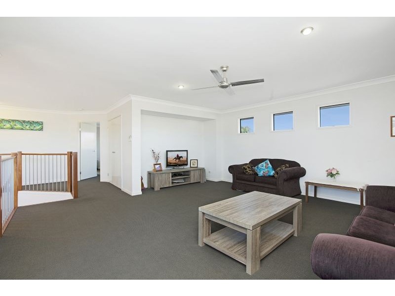 11 Ebony Crescent, Redland Bay QLD 4165