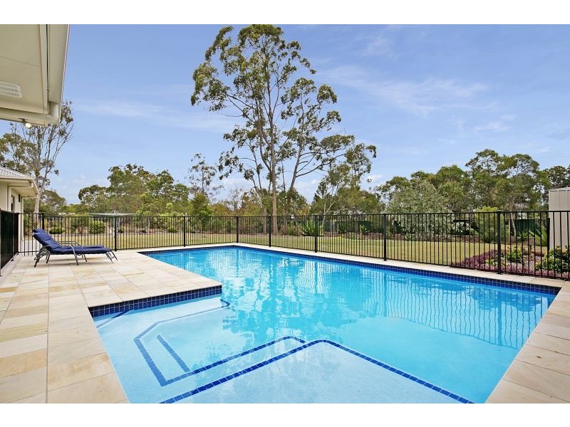 77 WHITEHALL AVE, Birkdale QLD 4159
