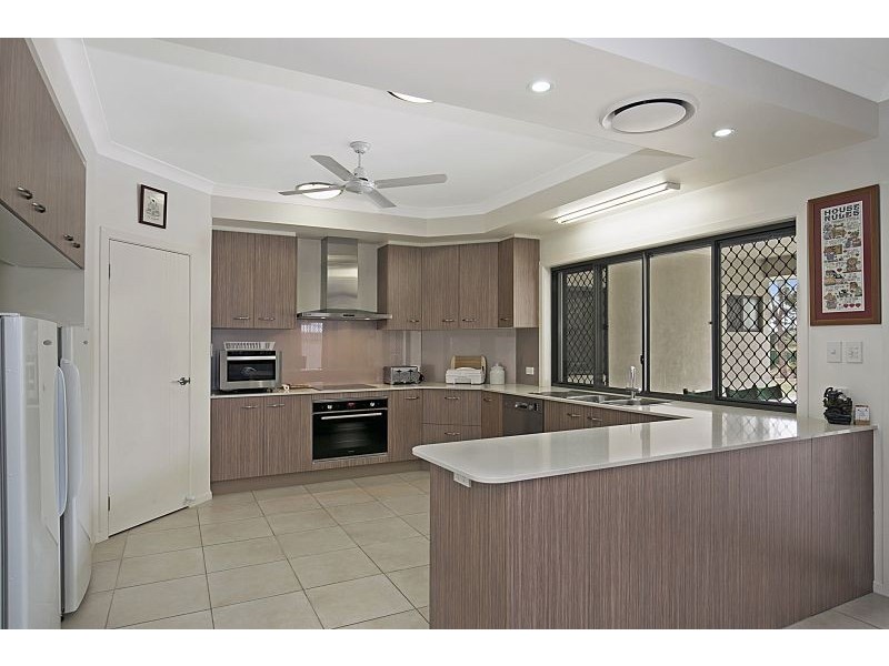 77 WHITEHALL AVE, Birkdale QLD 4159