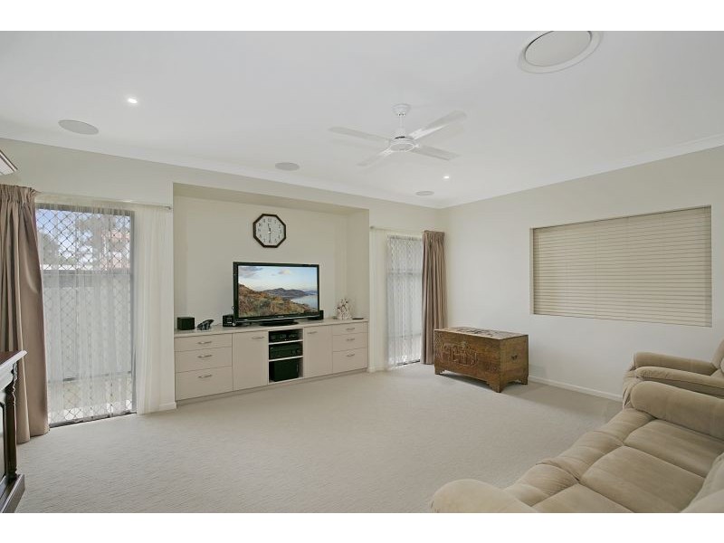 77 WHITEHALL AVE, Birkdale QLD 4159