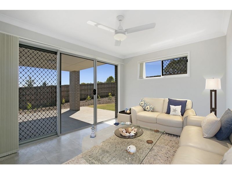 112 Bankswood Drive, Redland Bay QLD 4165