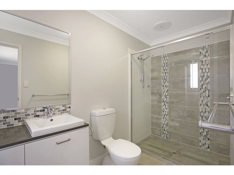 112 Bankswood Drive, Redland Bay QLD 4165