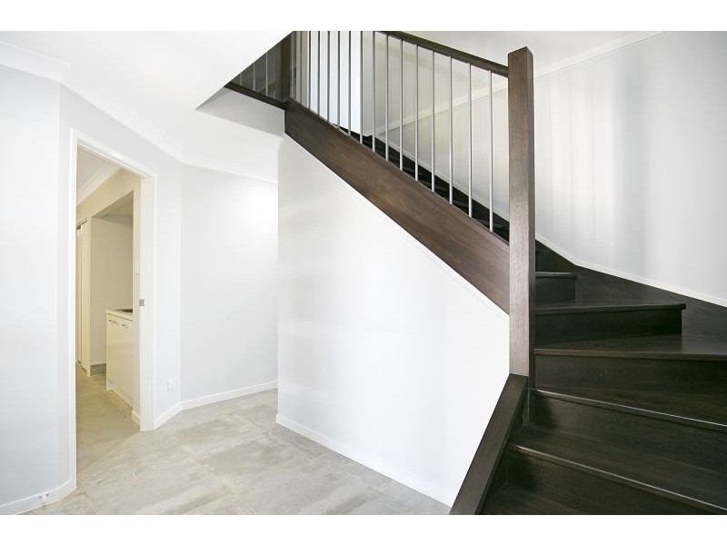 112 Bankswood Drive, Redland Bay QLD 4165