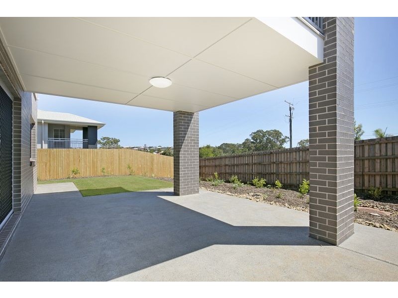 112 Bankswood Drive, Redland Bay QLD 4165