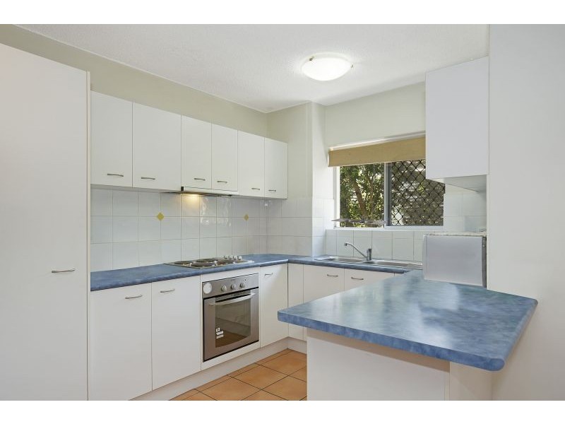 2/47 Rolle Street, Holland Park West QLD 4121