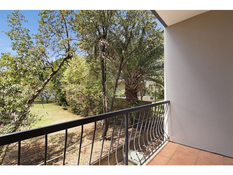 2/47 Rolle Street, Holland Park West QLD 4121