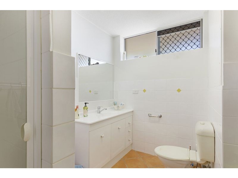 2/47 Rolle Street, Holland Park West QLD 4121