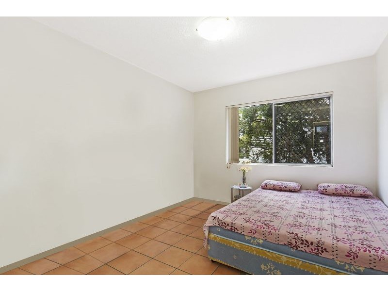 2/47 Rolle Street, Holland Park West QLD 4121