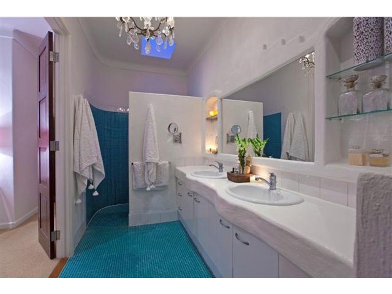 33 Raby Bay Blvd, Raby Bay QLD 4163
