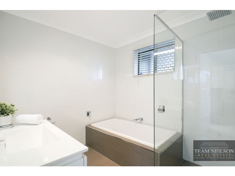 33 Spoonbill Street, Birkdale QLD 4159