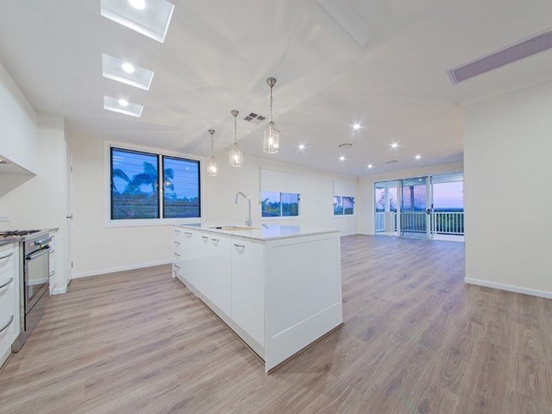 92 Oakland Avenue, Redland Bay QLD 4165