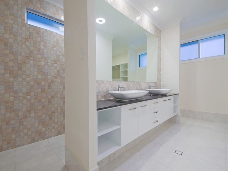 92 Oakland Avenue, Redland Bay QLD 4165