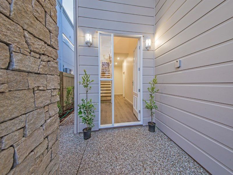 92 Oakland Avenue, Redland Bay QLD 4165