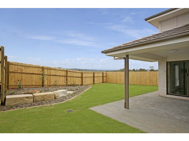 95 Bankswood Drive, Redland Bay QLD 4165