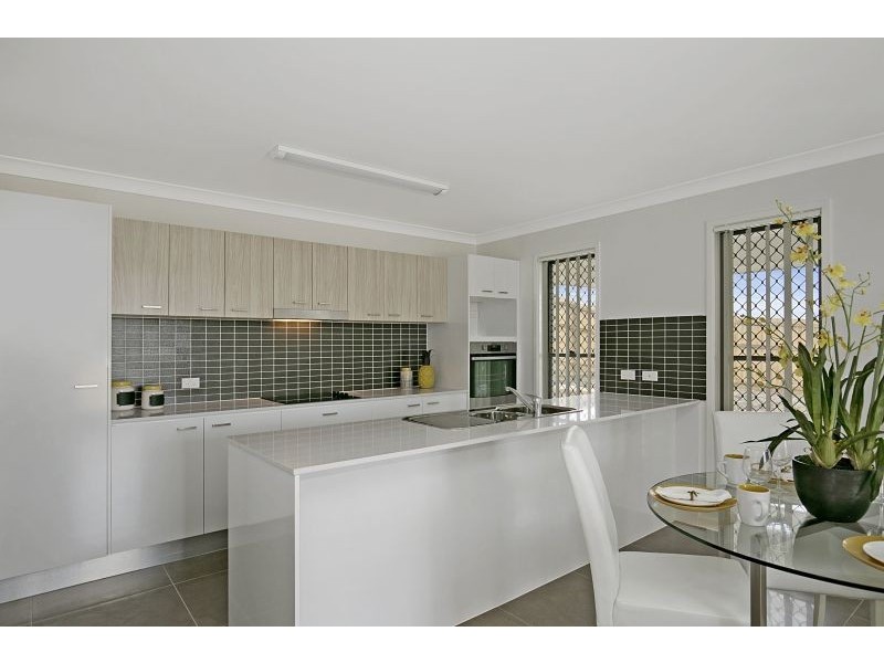 95 Bankswood Drive, Redland Bay QLD 4165