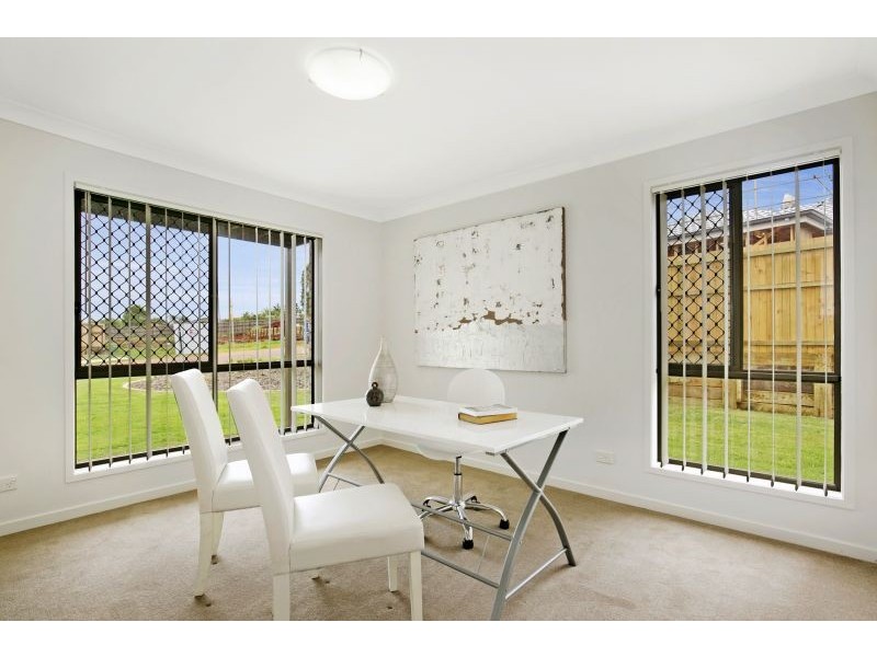 95 Bankswood Drive, Redland Bay QLD 4165