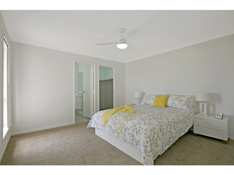 95 Bankswood Drive, Redland Bay QLD 4165