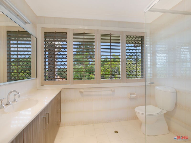 22 Compass Court, Raby Bay QLD 4163