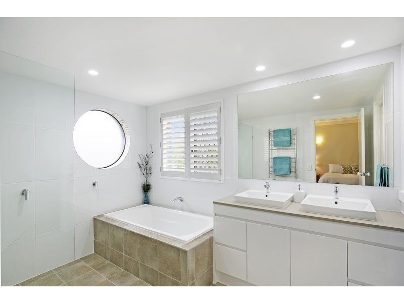 34 RABY BAY QUAYS, 10-13 Esperance CRT, Raby Bay QLD 4163