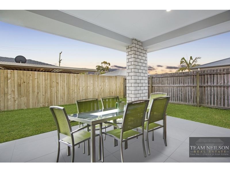 2/11 Anita St, Redland Bay QLD 4165