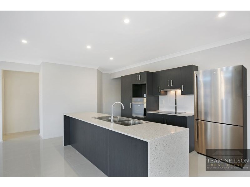 2/13 Anita Street, Redland Bay QLD 4165