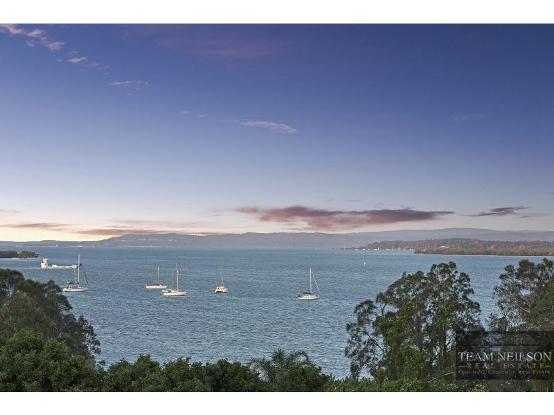 9 Wilson Esplanade, Redland Bay QLD 4165