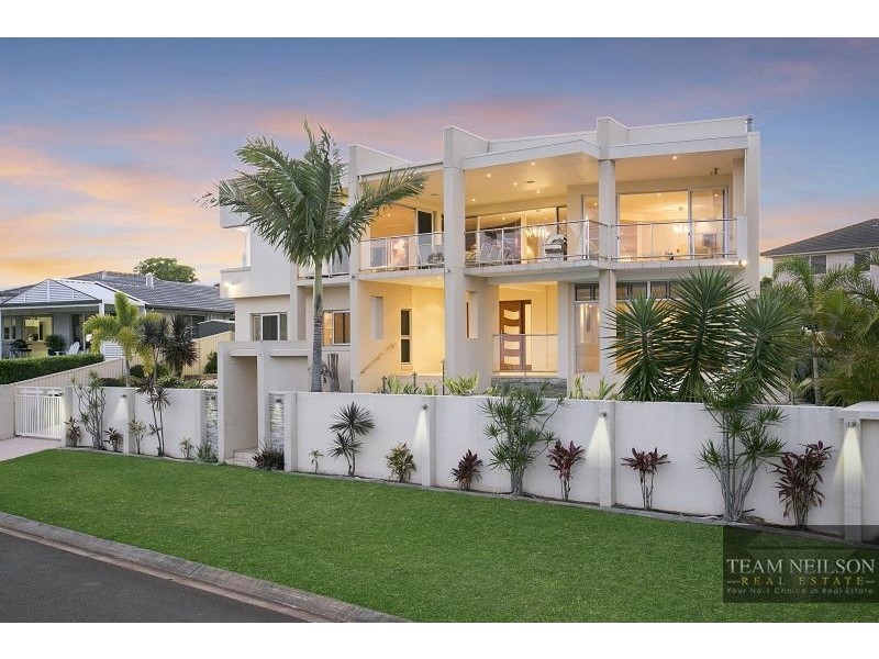 9 Wilson Esplanade, Redland Bay QLD 4165