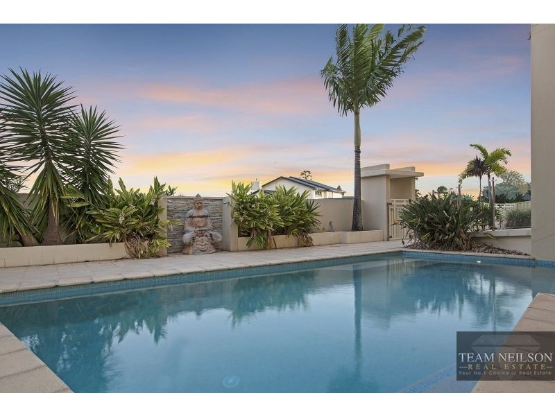 9 Wilson Esplanade, Redland Bay QLD 4165