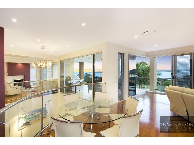 9 Wilson Esplanade, Redland Bay QLD 4165