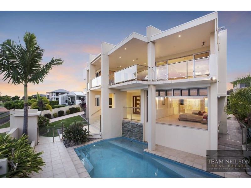 9 Wilson Esplanade, Redland Bay QLD 4165