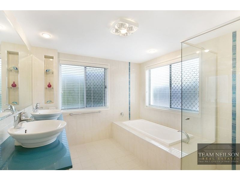 9 Wilson Esplanade, Redland Bay QLD 4165